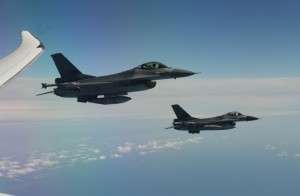 arkefly_787_f-16s_creismedia-636